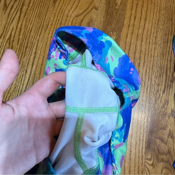 FLEO Colorful Patterned Athletic Shorts Size Small - Picture 3 of 4